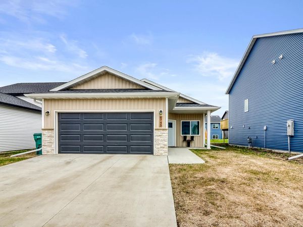 6745 67th Avenue S, Horace, ND 58047