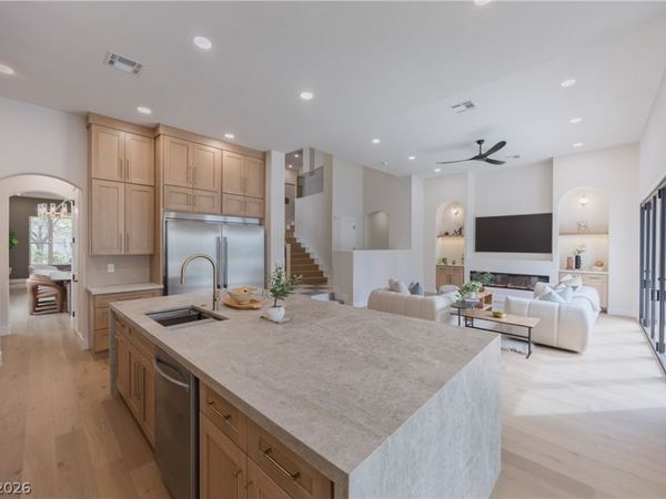 305 Prince Charming Court , Las Vegas, NV 89145