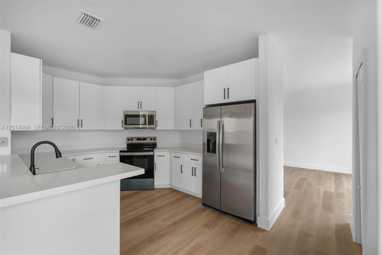 12931 NW 7th Ln, Miami, FL 33182 Photo