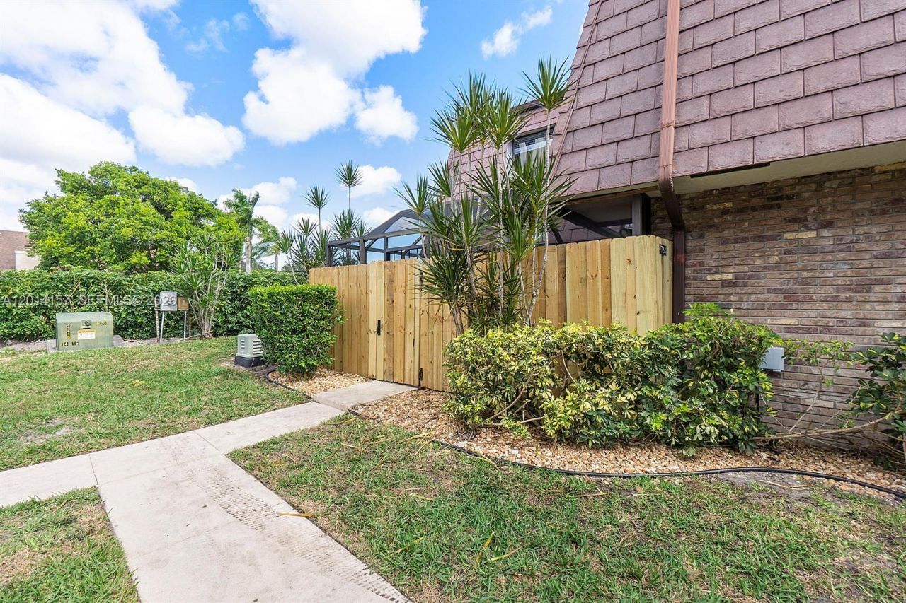 7744 W Courtyard Run W , Boca Raton, FL 33433 Photo