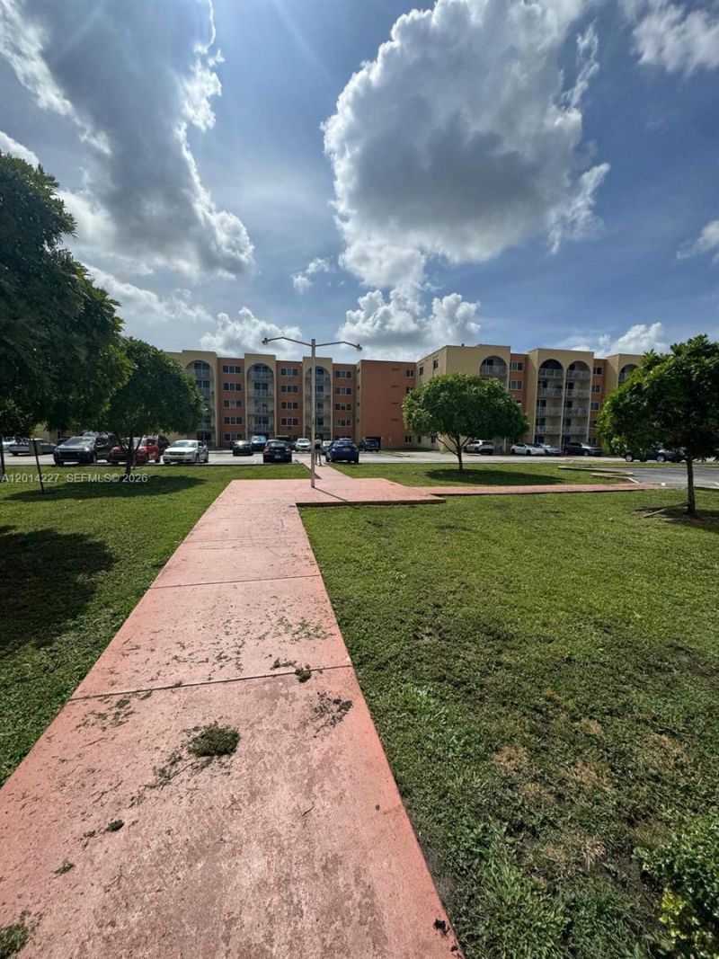 7010 NW 186th St, Unit 5-102A, Hialeah, FL 33015 Photo