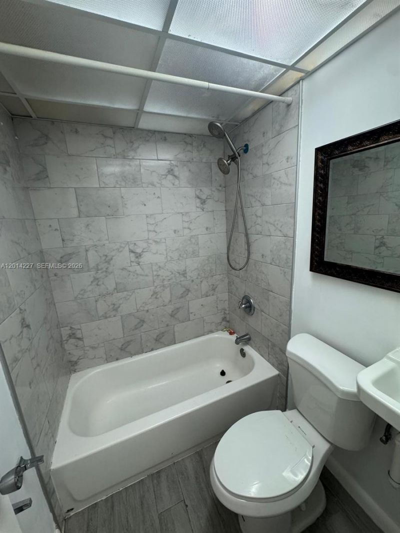 7010 NW 186th St, Unit 5-102A, Hialeah, FL 33015 Photo