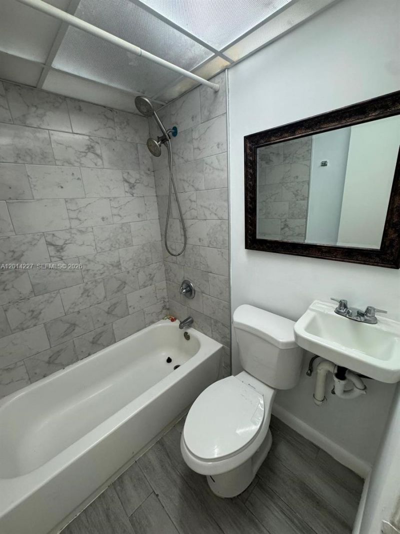 7010 NW 186th St, Unit 5-102A, Hialeah, FL 33015 Photo
