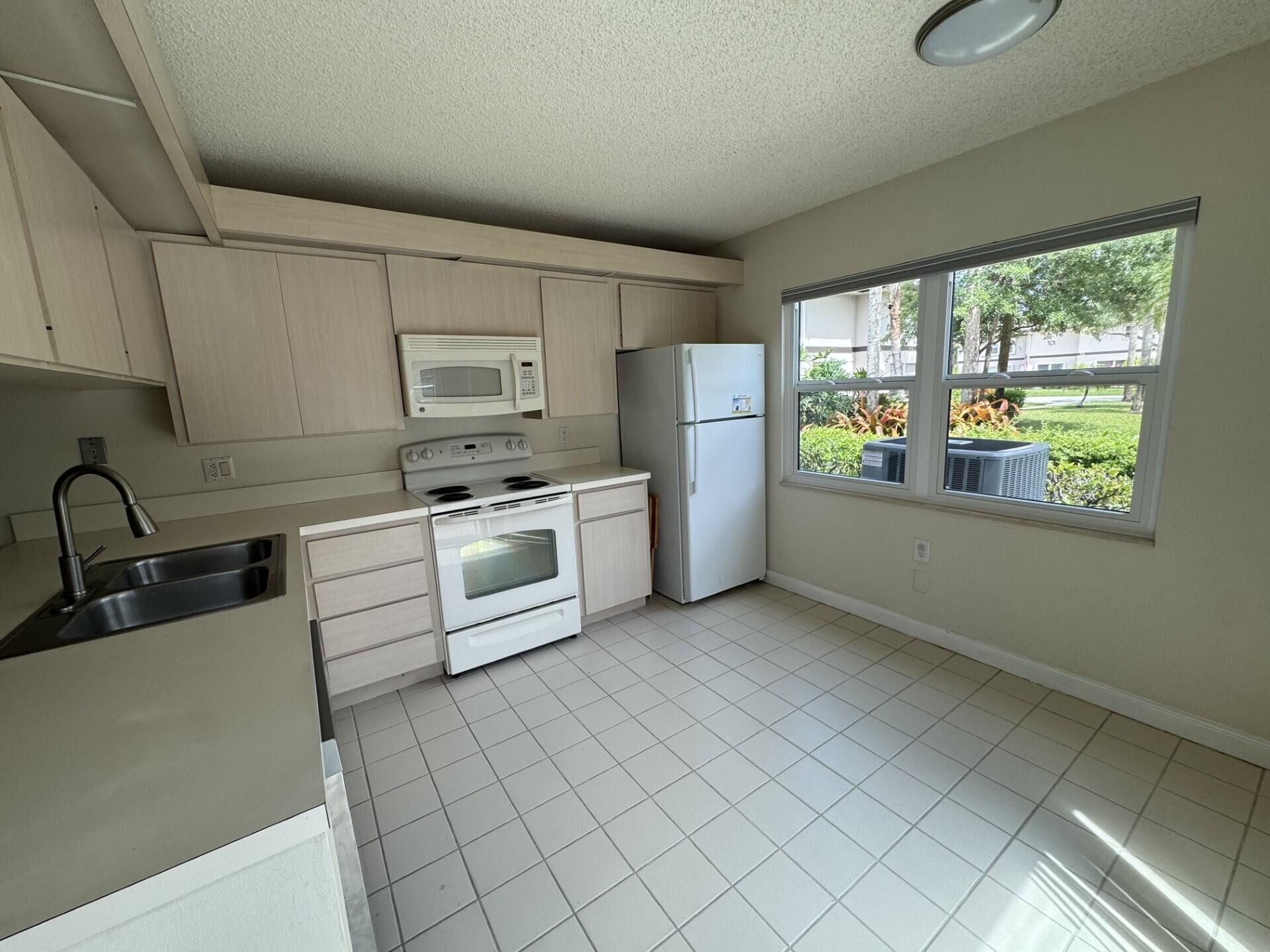 20 Bedford Court, Unit C, Royal Palm Beach, FL 33411 Photo