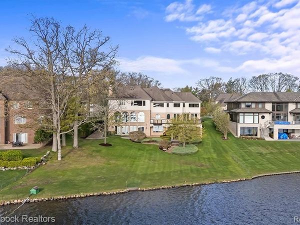 1832 Long Lake Shore Drive , Bloomfield Twp, MI 48302