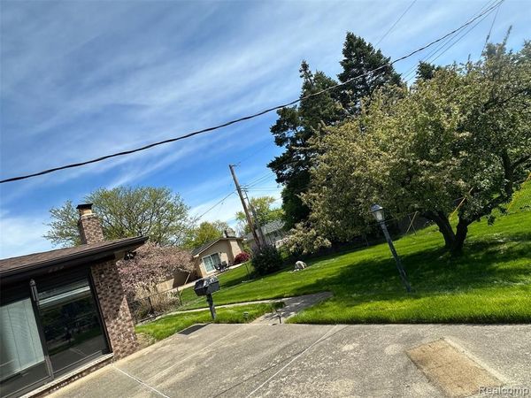 36086 English Drive , Sterling Heights, MI 48310