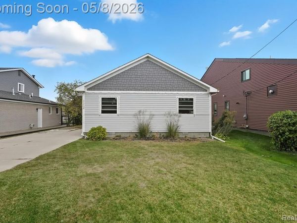 37752 Huron Pointe Drive, Harrison Twp, MI 48045