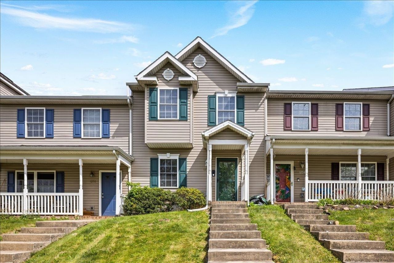 1256 Old Windmill Cir, Harrisonburg, VA 22801 Main Photo