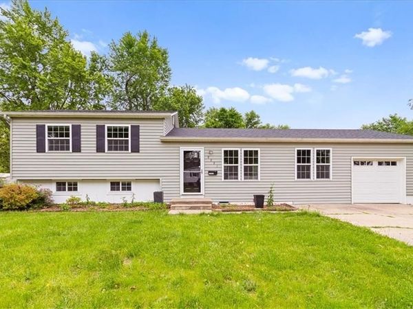9221 W 99th Terrace, Overland Park, KS 66212