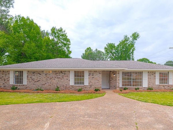 1206 Sunset Drive, Canton, MS 39046