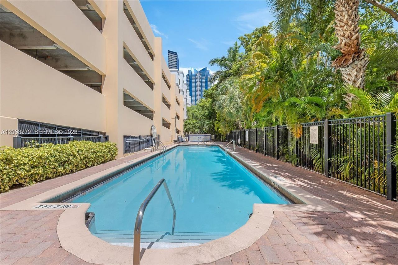 17145 N Bay Rd, Unit 4102, Sunny Isles Beach, FL 33160 Photo