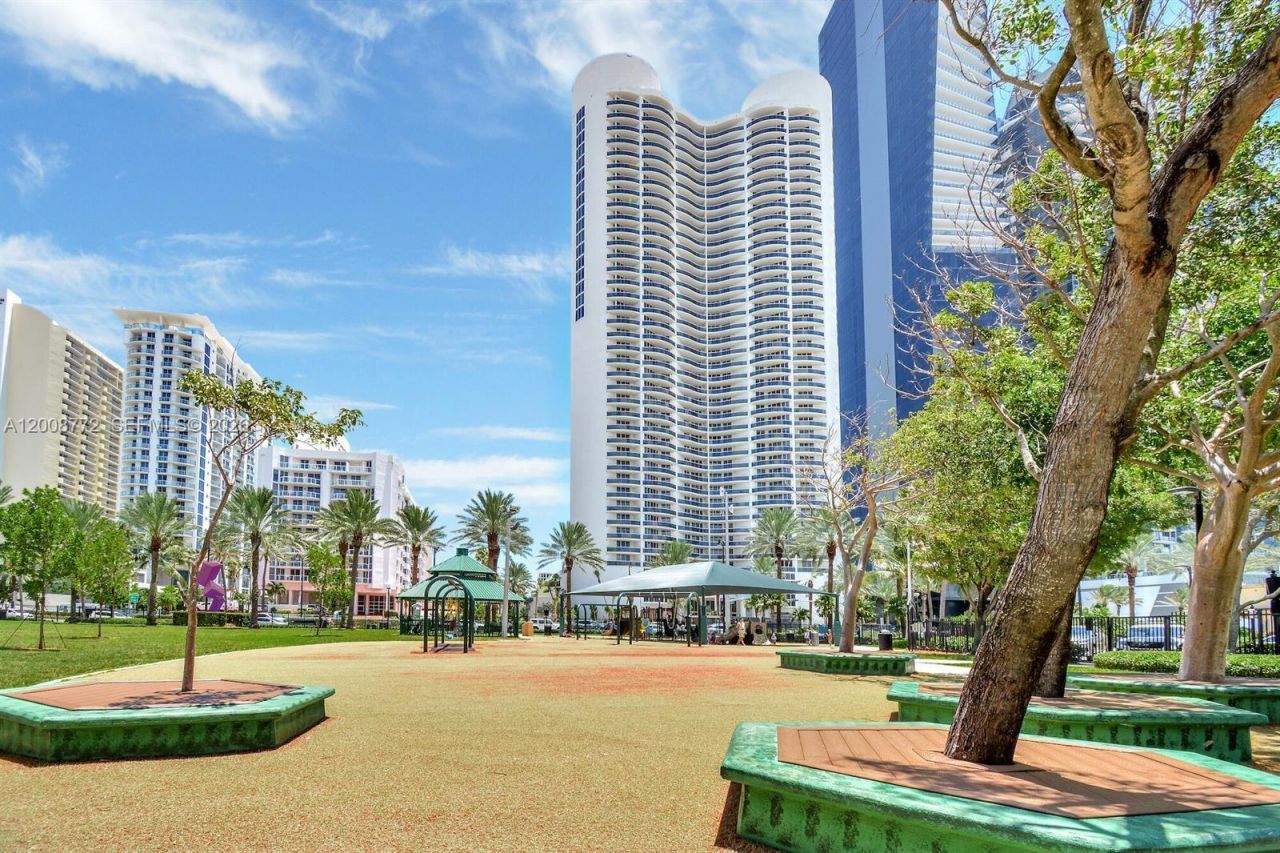 17145 N Bay Rd , Unit 4102, Sunny Isles Beach, FL 33160 Photo
