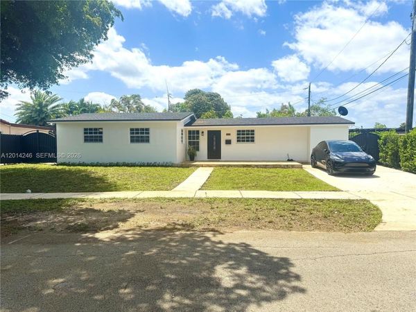 8320 NW 180th St , Hialeah, FL 33015