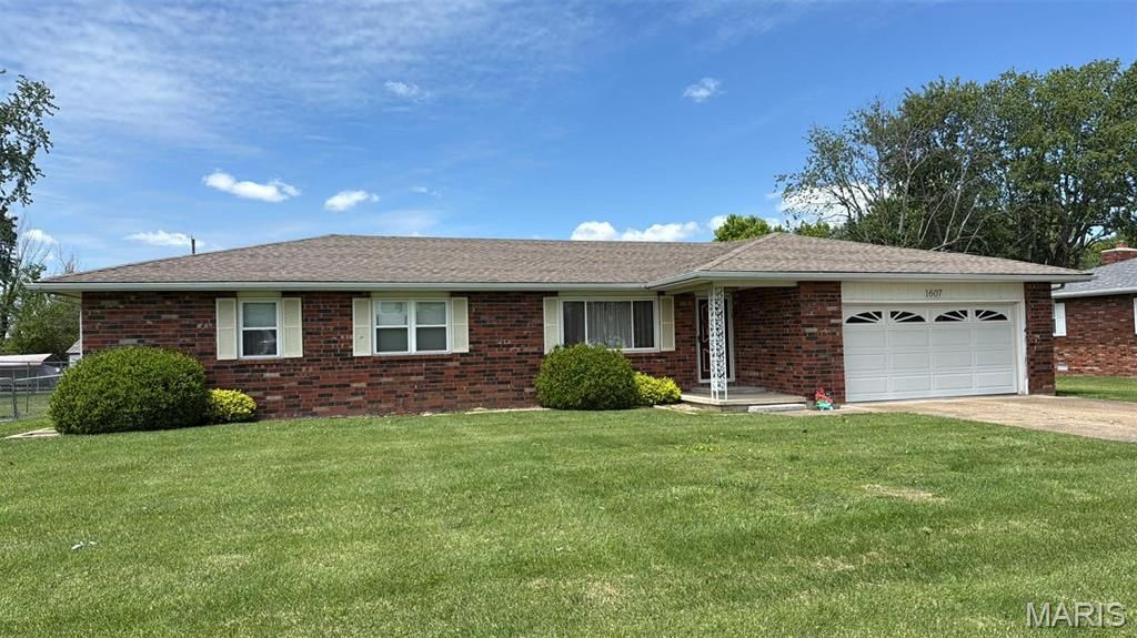 1607 Finn Drive , Lebanon, MO 65536 Main Photo