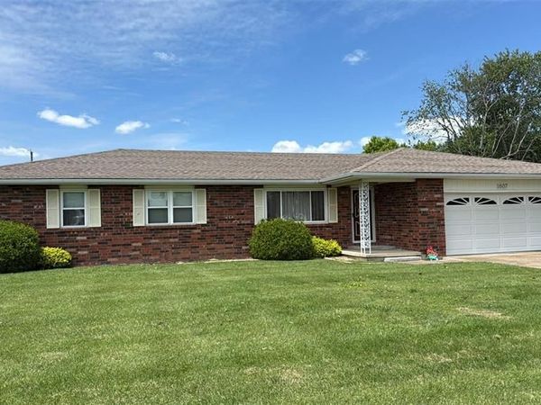 1607 Finn Drive , Lebanon, MO 65536