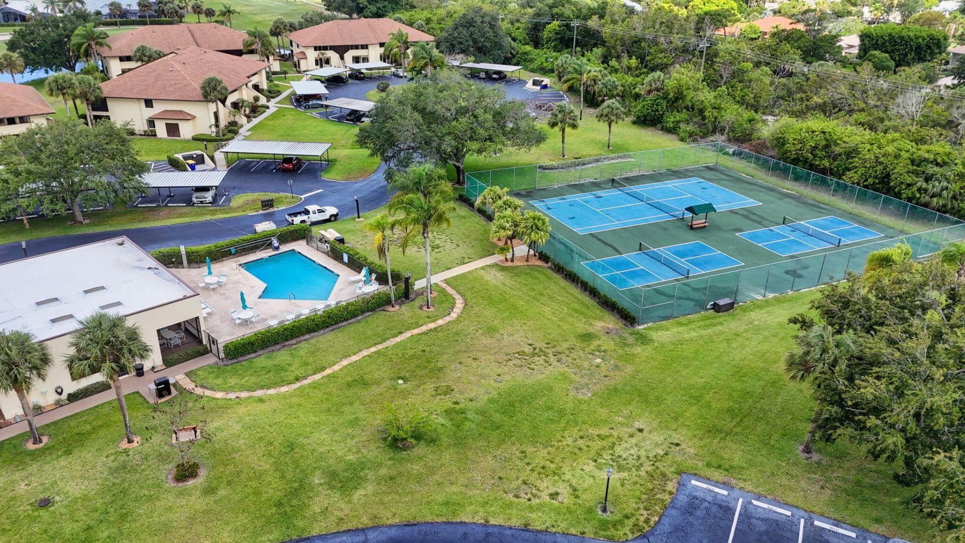 6503 SE Williamsburg Drive, Unit 201, Hobe Sound, FL 33455 Photo