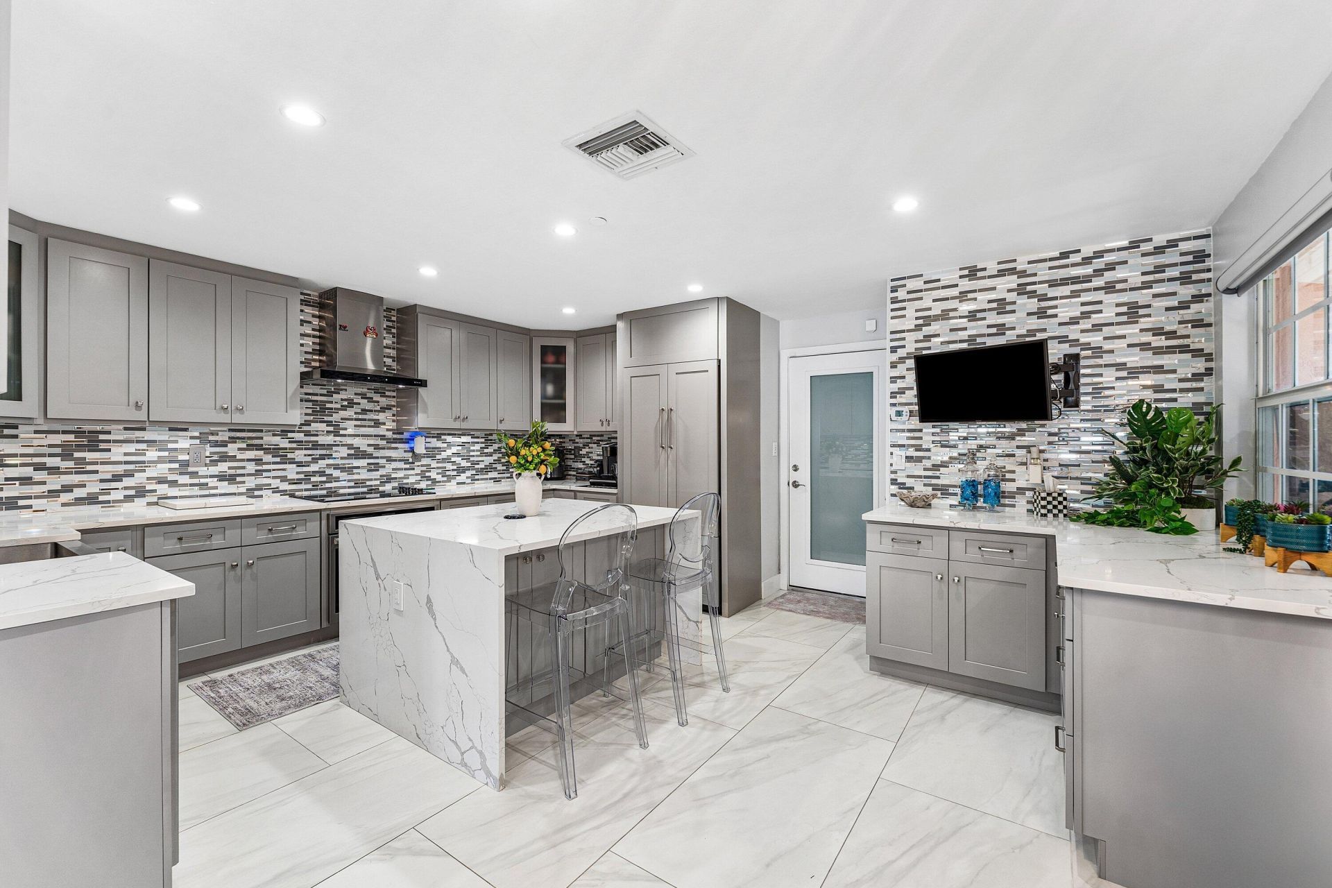 19 Hendricks Isle, Fort Lauderdale, FL 33301 Photo