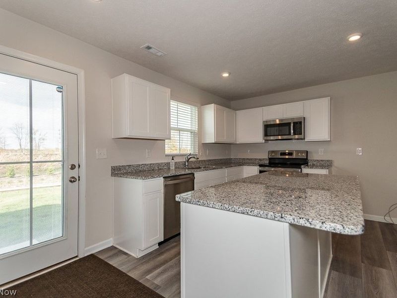 578 Cherrywood Lane, Painesville, OH 44077 Photo 8