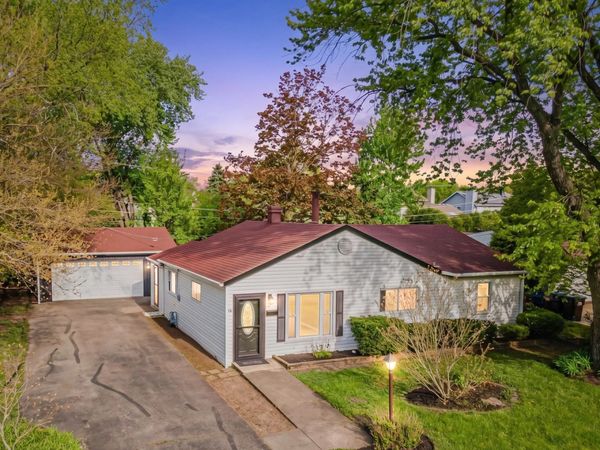15 Johnathan Road , Lake Zurich, IL 60047