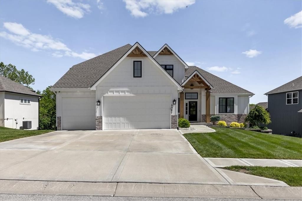 5587 Thousand Oaks Drive, Parkville, MO 64152 Main Photo