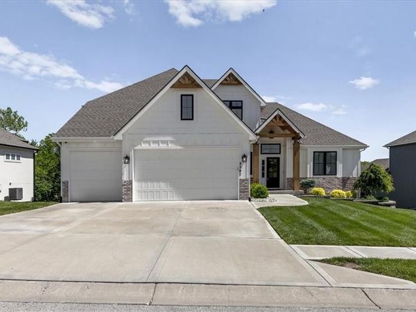5587 Thousand Oaks Drive, Parkville, MO 64152