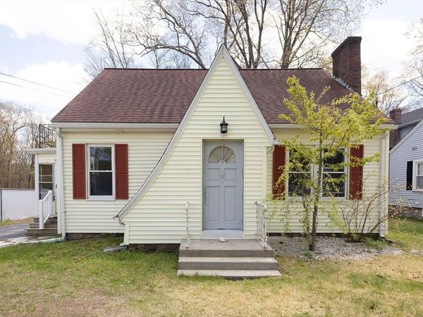 217 W Main St, Dudley, MA 01571