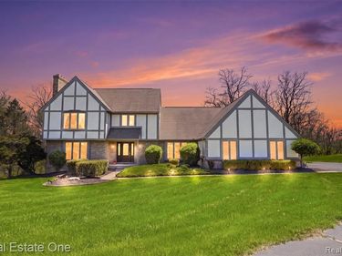 6514 Mountview Court, Genoa Twp, MI 48116
