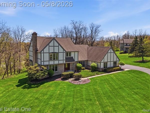 6514 Mountview Court, Genoa Twp, MI 48116