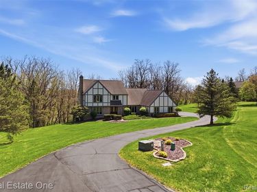 6514 Mountview Court, Genoa Twp, MI 48116