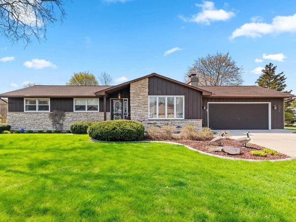 2218 TOWN HALL ROAD, Green Bay, WI 54311