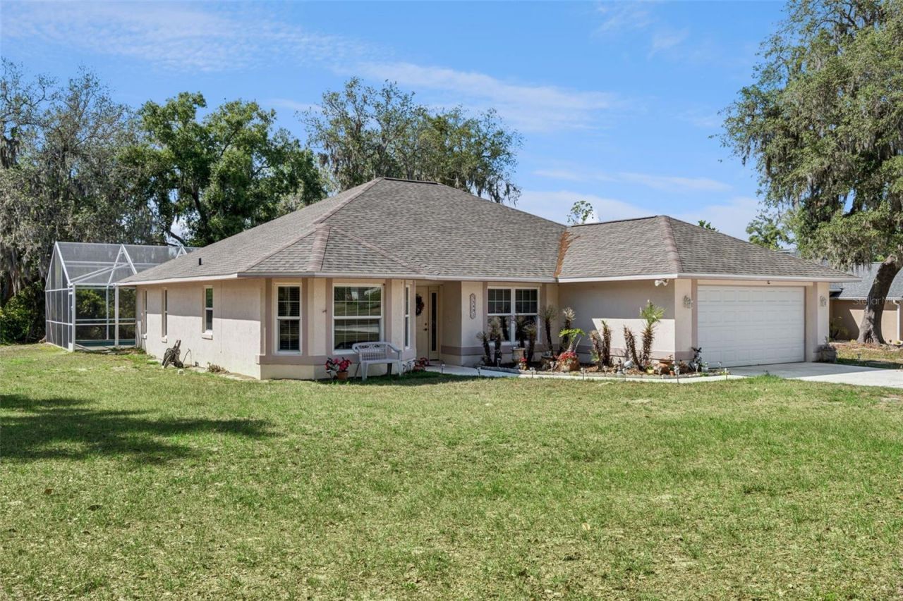 35401 Willow Circle, Fruitland Park, FL 34731 Photo