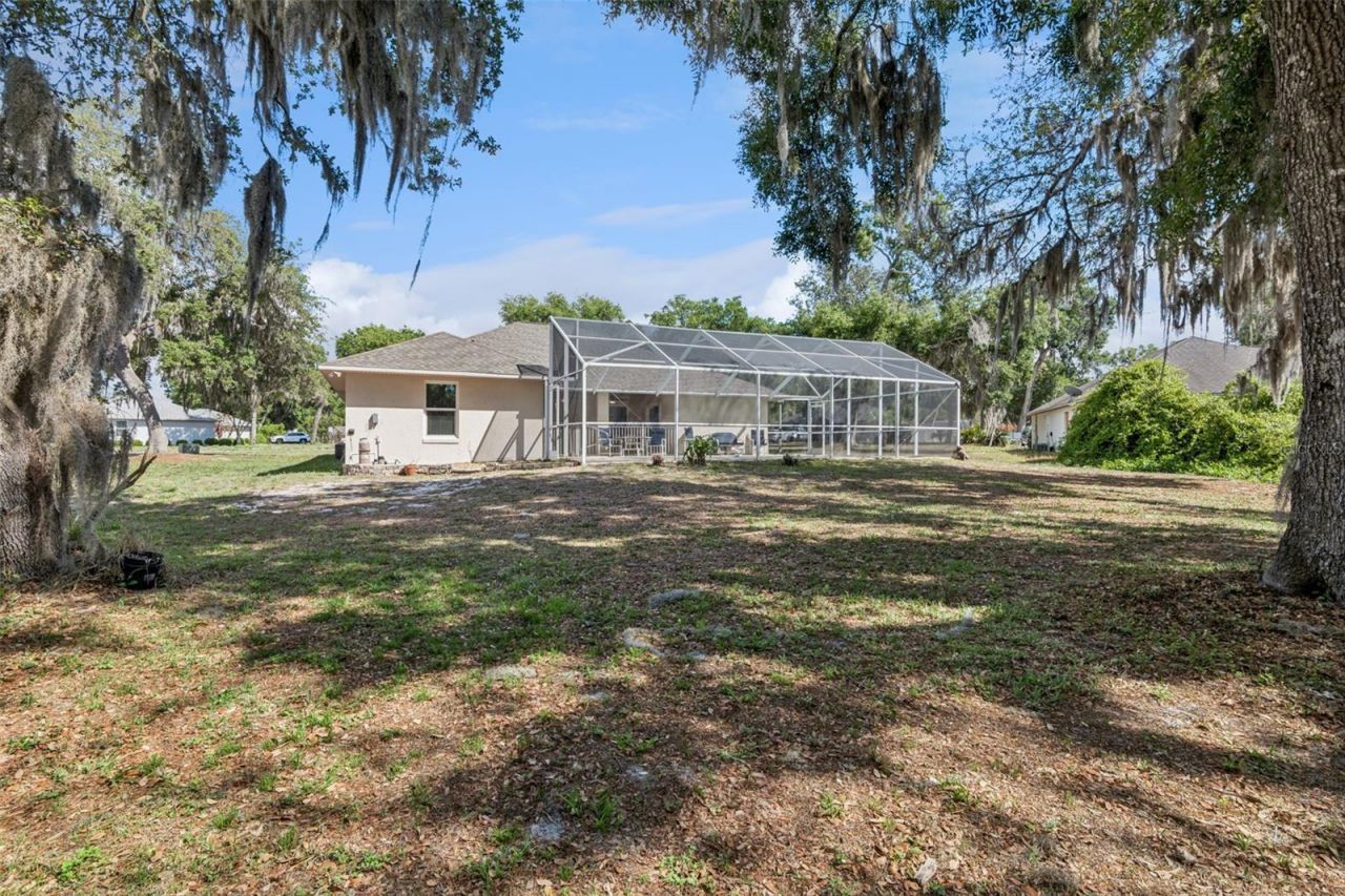 35401 Willow Circle, Fruitland Park, FL 34731 Photo