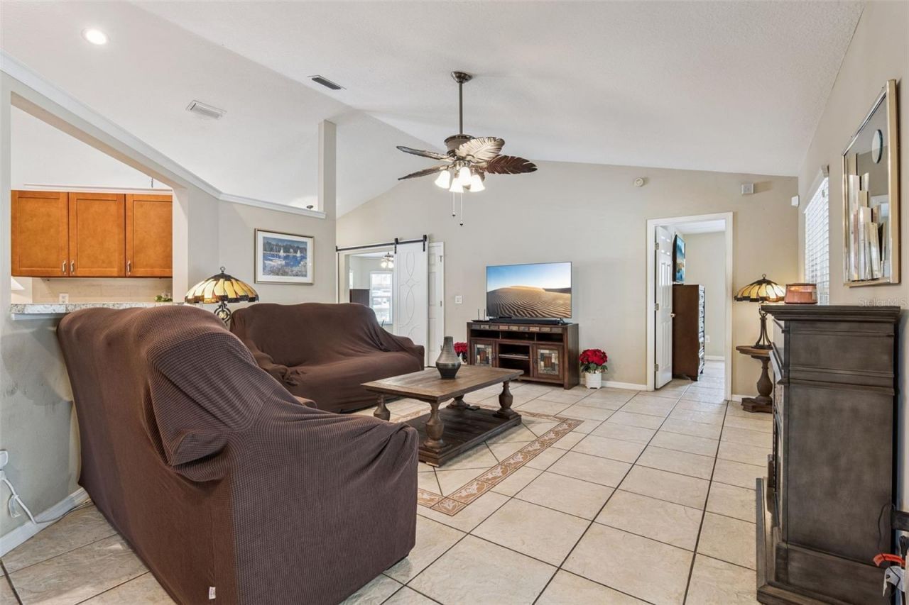 35401 Willow Circle, Fruitland Park, FL 34731 Photo