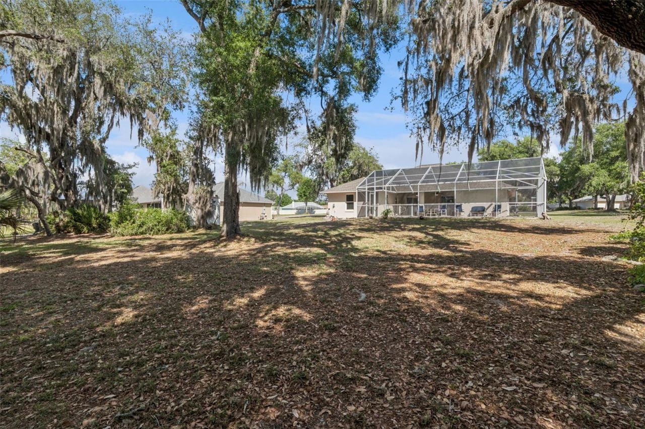 35401 Willow Circle, Fruitland Park, FL 34731 Photo