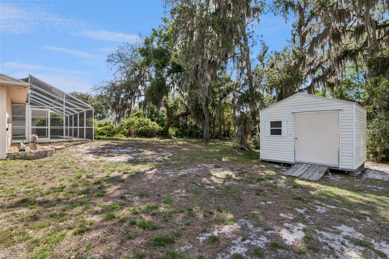 35401 Willow Circle, Fruitland Park, FL 34731 Photo