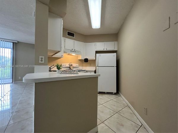 212 Lake Pointe Dr , Unit 209, Oakland Park, FL 33309