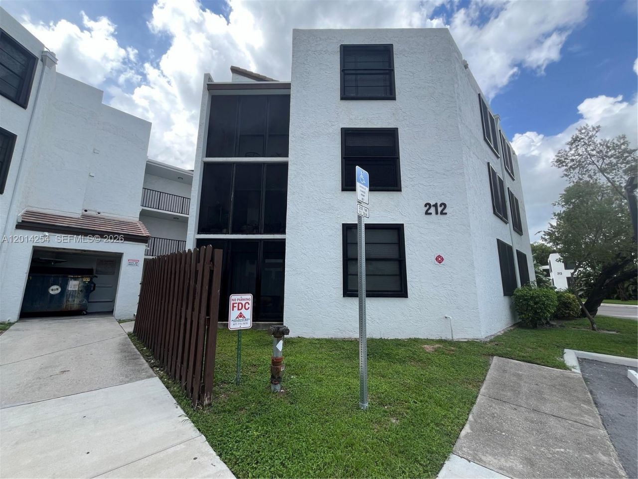 212 Lake Pointe Dr , Unit 209, Oakland Park, FL 33309 Photo