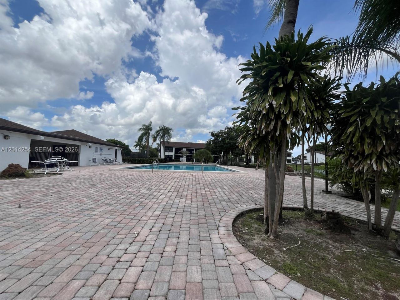 212 Lake Pointe Dr , Unit 209, Oakland Park, FL 33309 Photo
