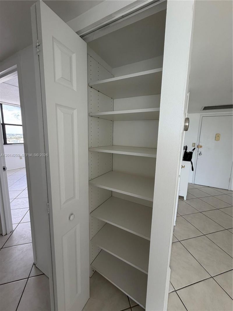 20100 W Country Club Dr , Unit 1606, Aventura, FL 33180 Photo
