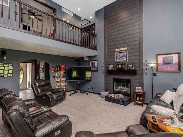 564 40th Avenue, Pleasantville, IA 50225