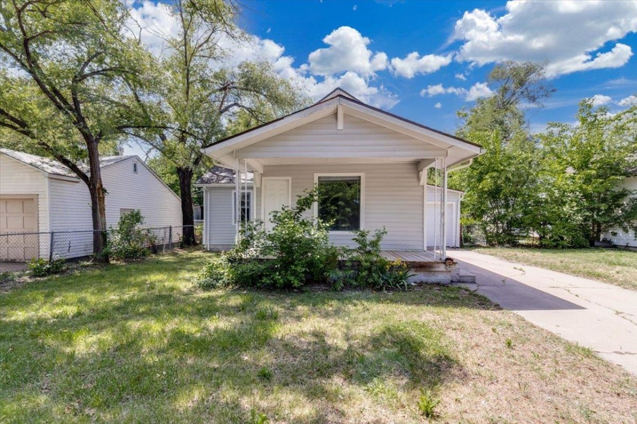1821 S Grove, Wichita, KS 67211 Main Photo