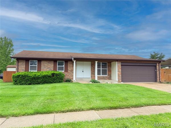 1052 Deleon Court, Fenton, MO 63026