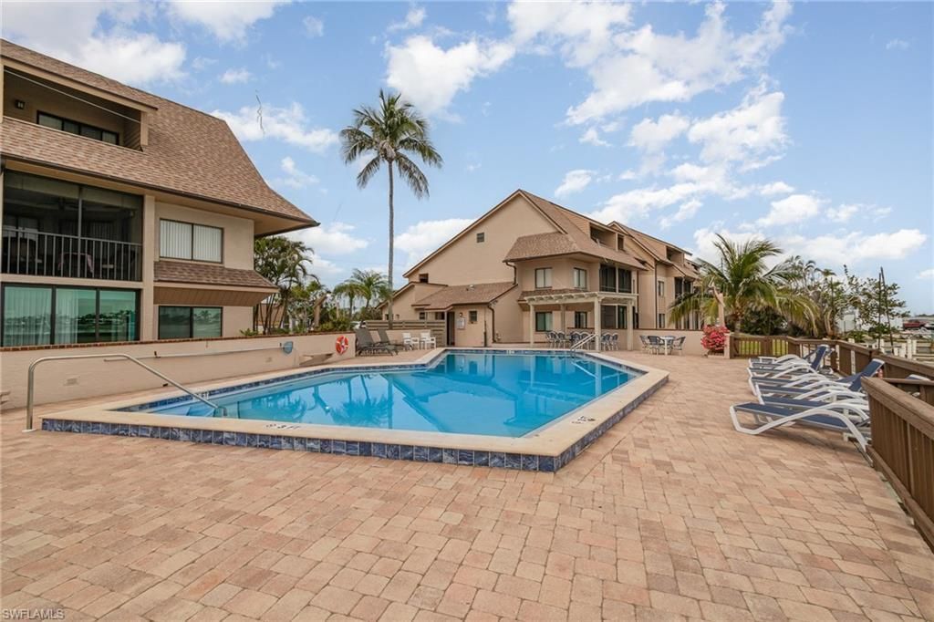 898 Buttonwood Dr, Unit 105, Fort Myers Beach, FL 33931 Photo