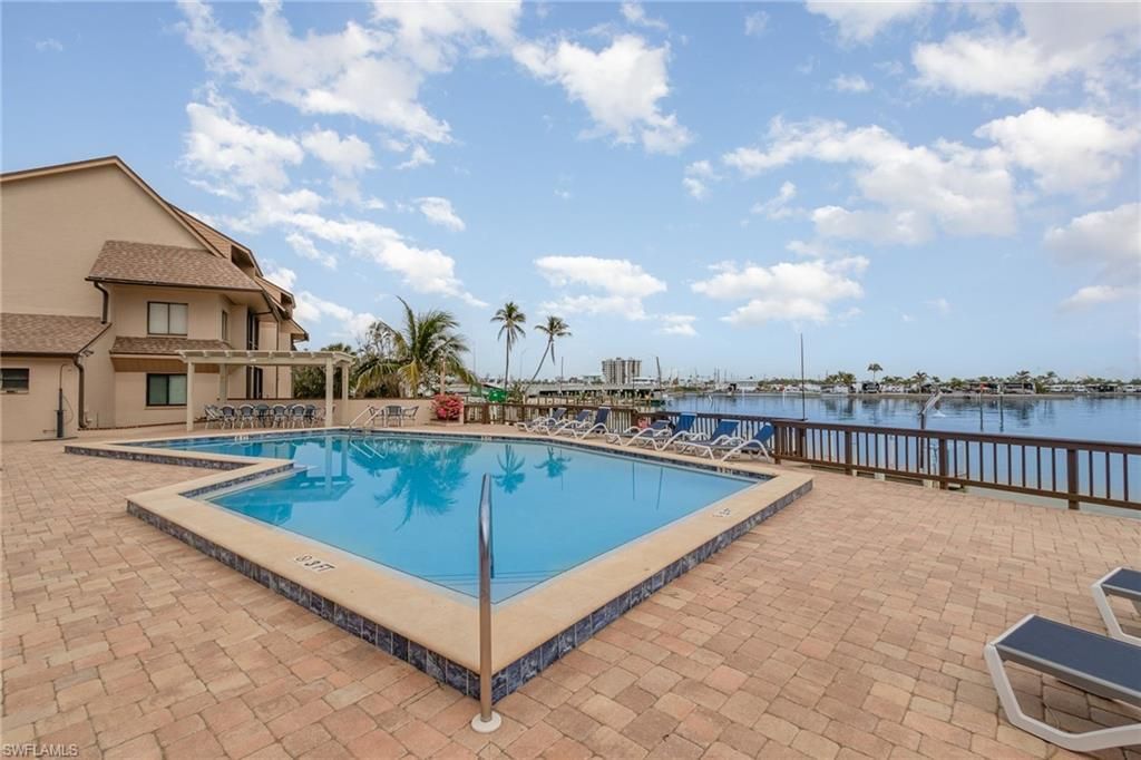 898 Buttonwood Dr, Unit 105, Fort Myers Beach, FL 33931 Photo