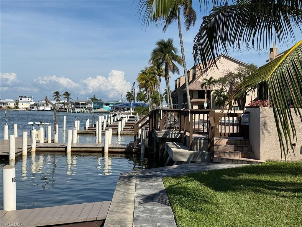 898 Buttonwood Dr, Unit 105, Fort Myers Beach, FL 33931 Photo