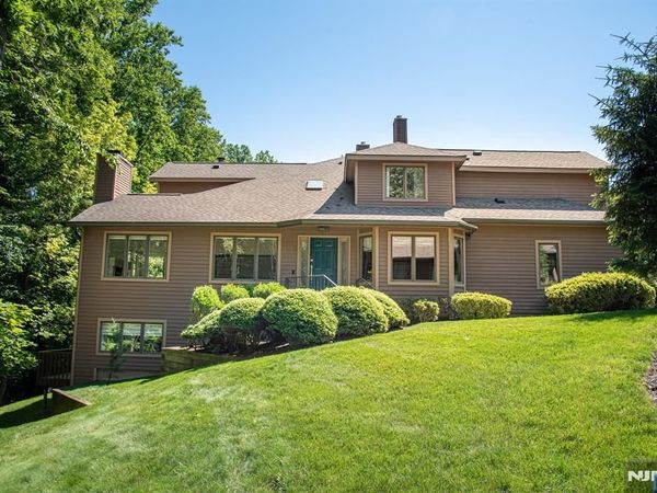 23 Lakeview Drive, OLD TAPPAN, NJ 07675