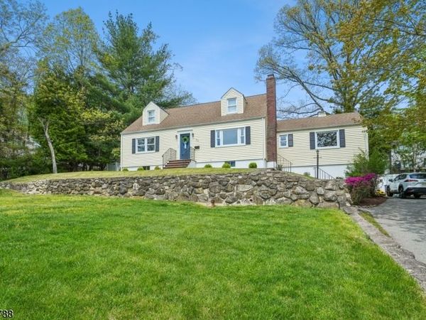 27 Dogwood Rd, Morris Plains, NJ 07950