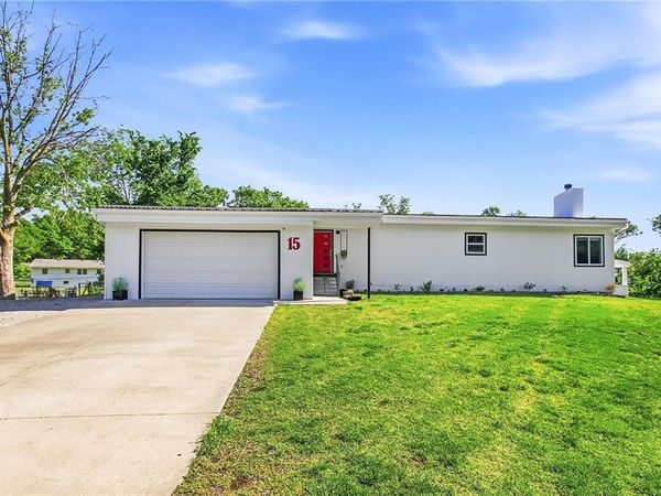15 NE Johnson Street, Lee's Summit, MO 64063