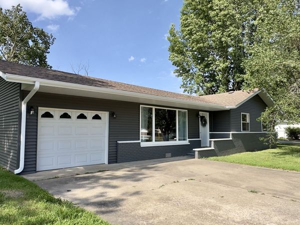 211 E Cleveland Street, West Frankfort, IL 62896