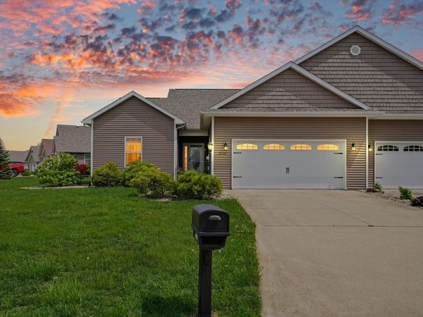2202 S Cyprus Point, Urbana, IL 61802